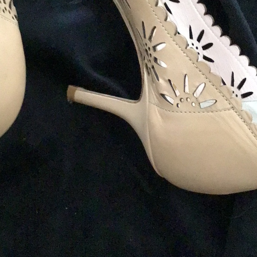 Shoes - Picture 3 of 4
